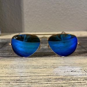 Ray-ban aviator with blue mirror lenses